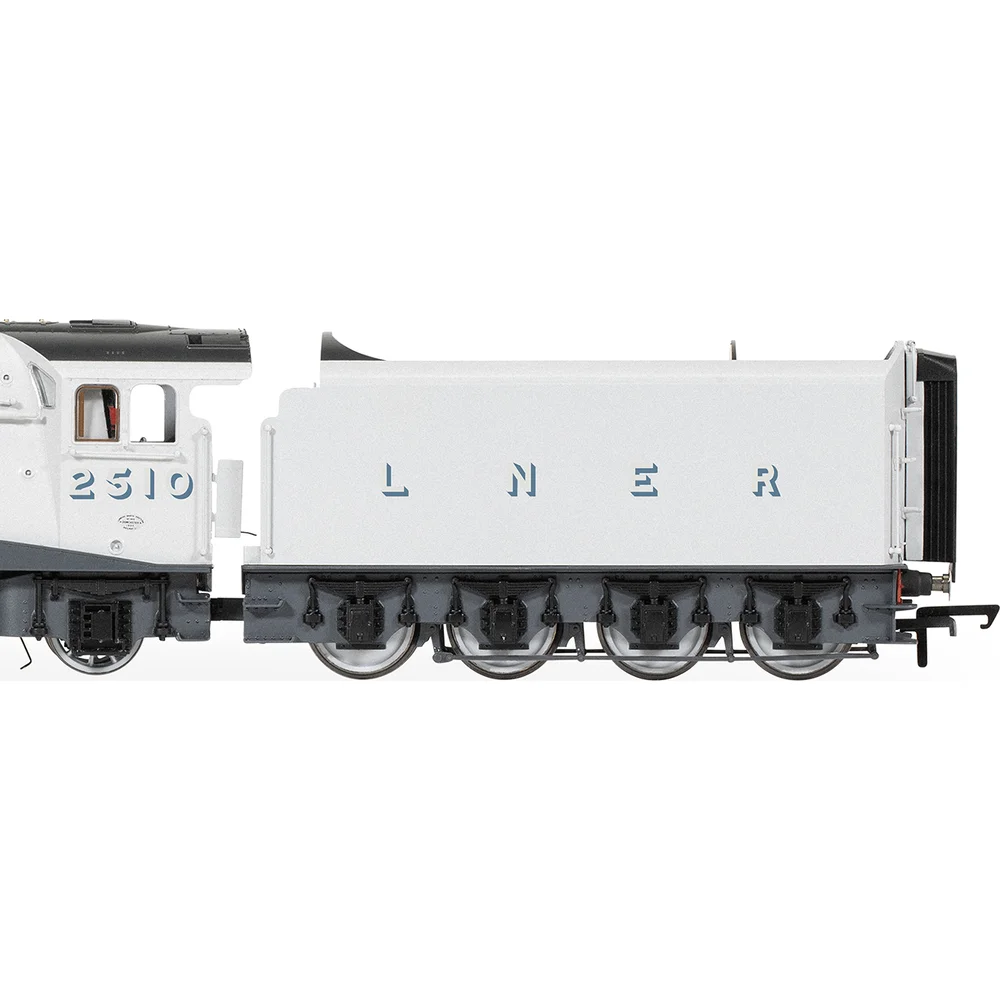 close-up-of-tender by Hornby