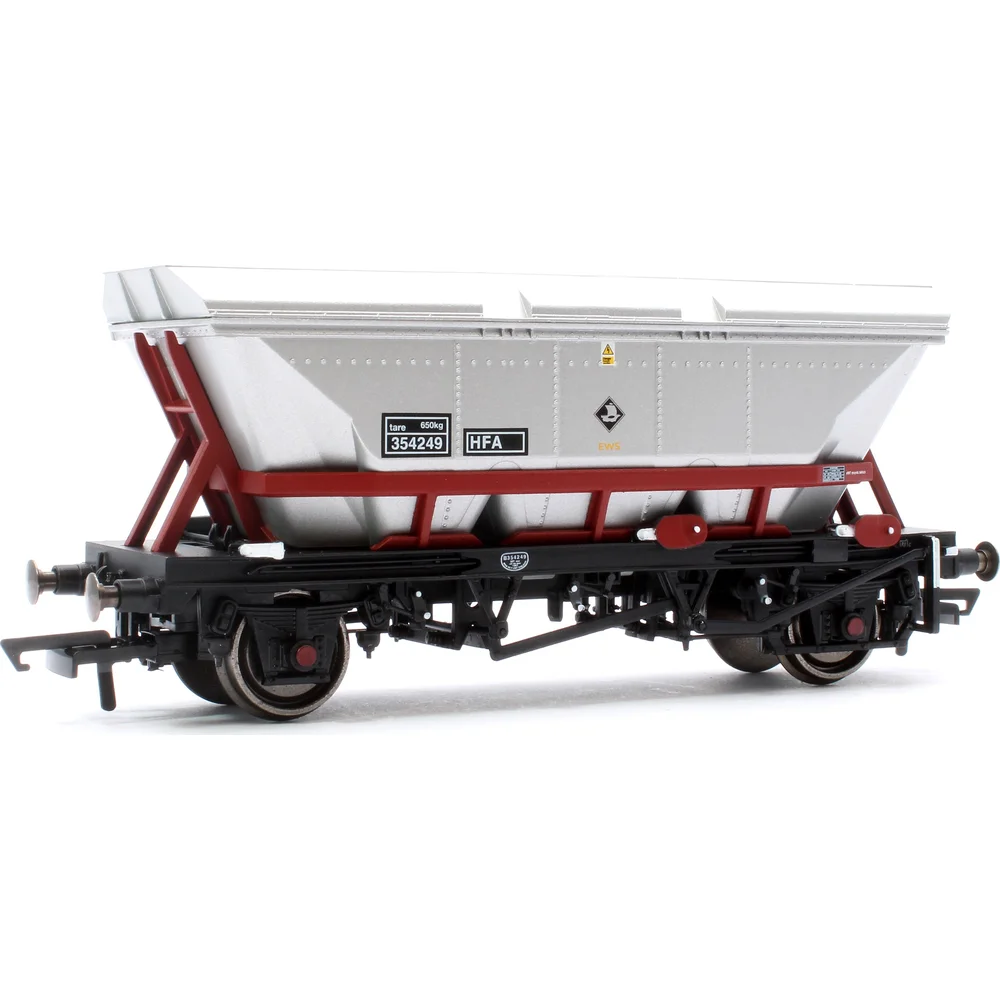 left-front-three-quarter-view by Hornby