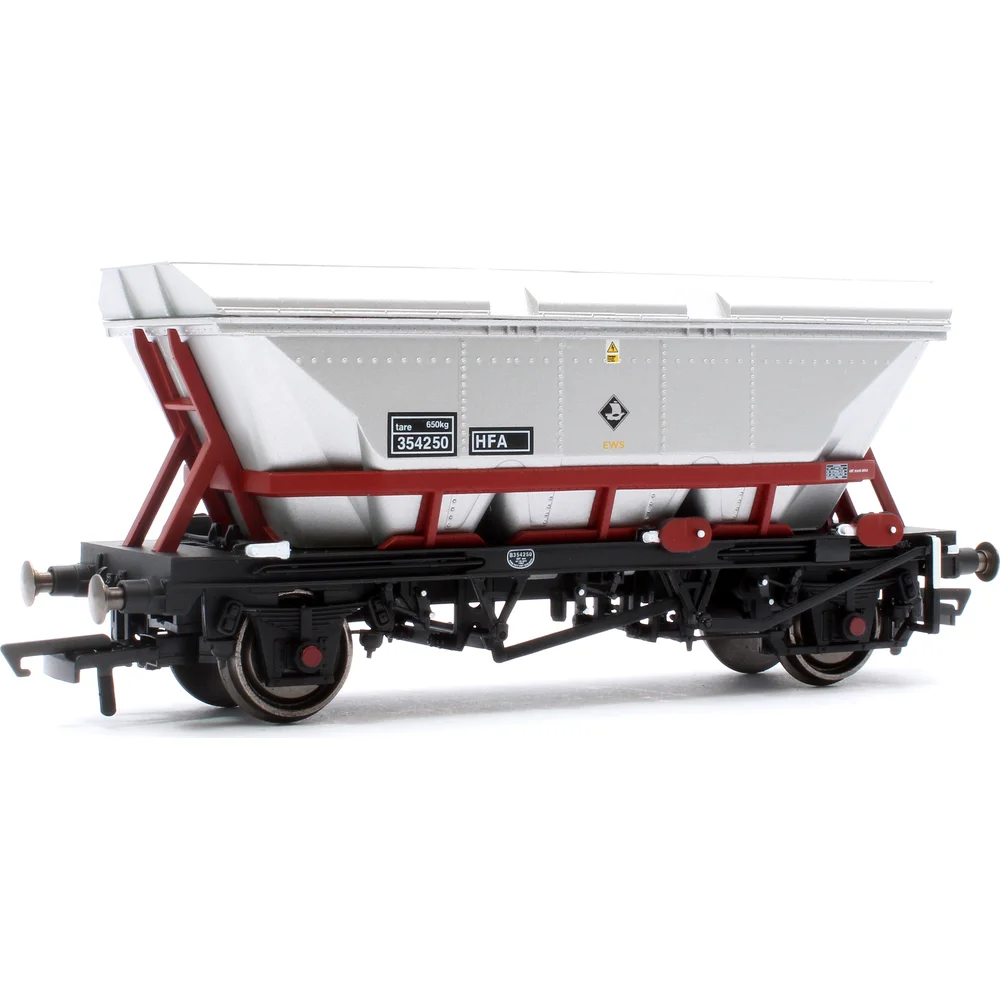 left-front-three-quarter-view by Hornby