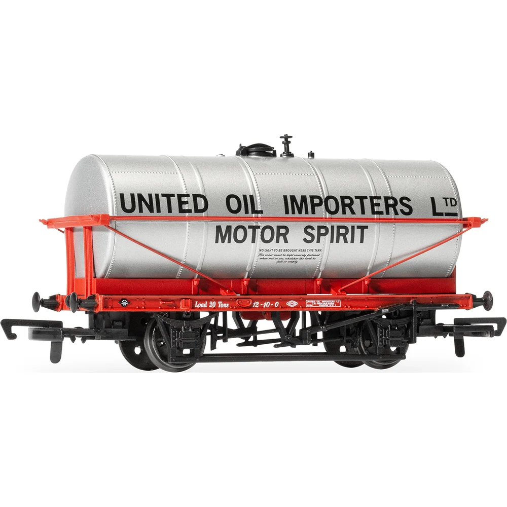 left-front-three-quarter-view by Hornby