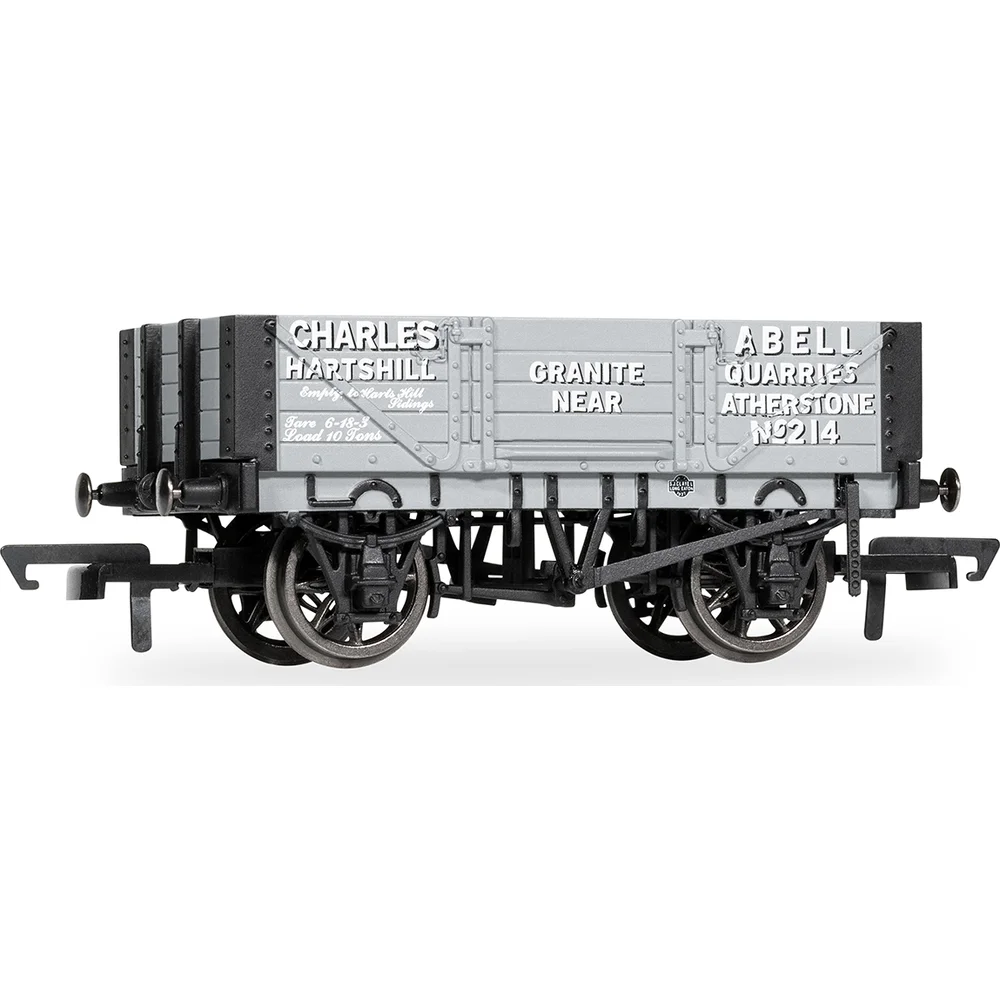 left-front-three-quarter-view by Hornby