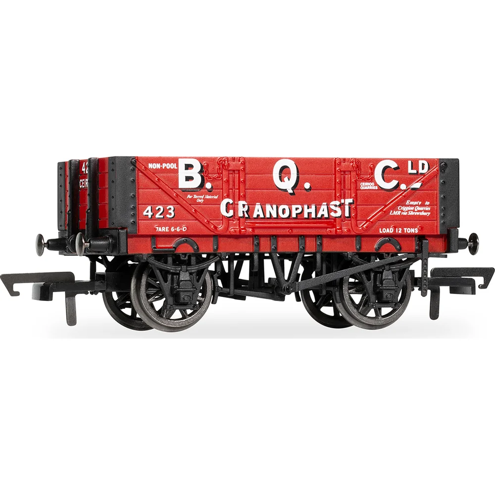 left-front-three-quarter-view by Hornby