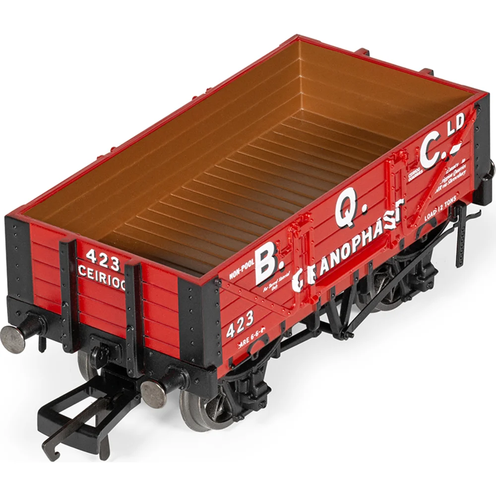 overhead-chassis-detail-view by Hornby