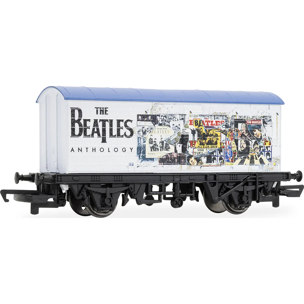 left-front-three-quarter-view by Hornby