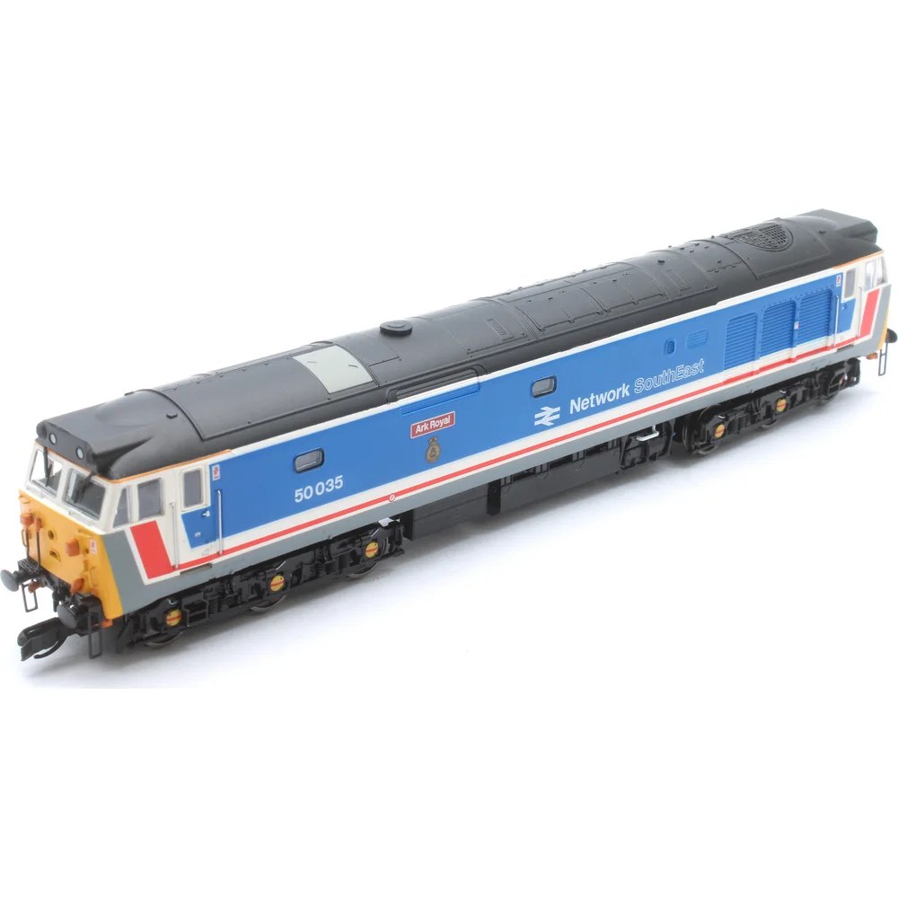 overhead-chassis-detail-view by Hornby