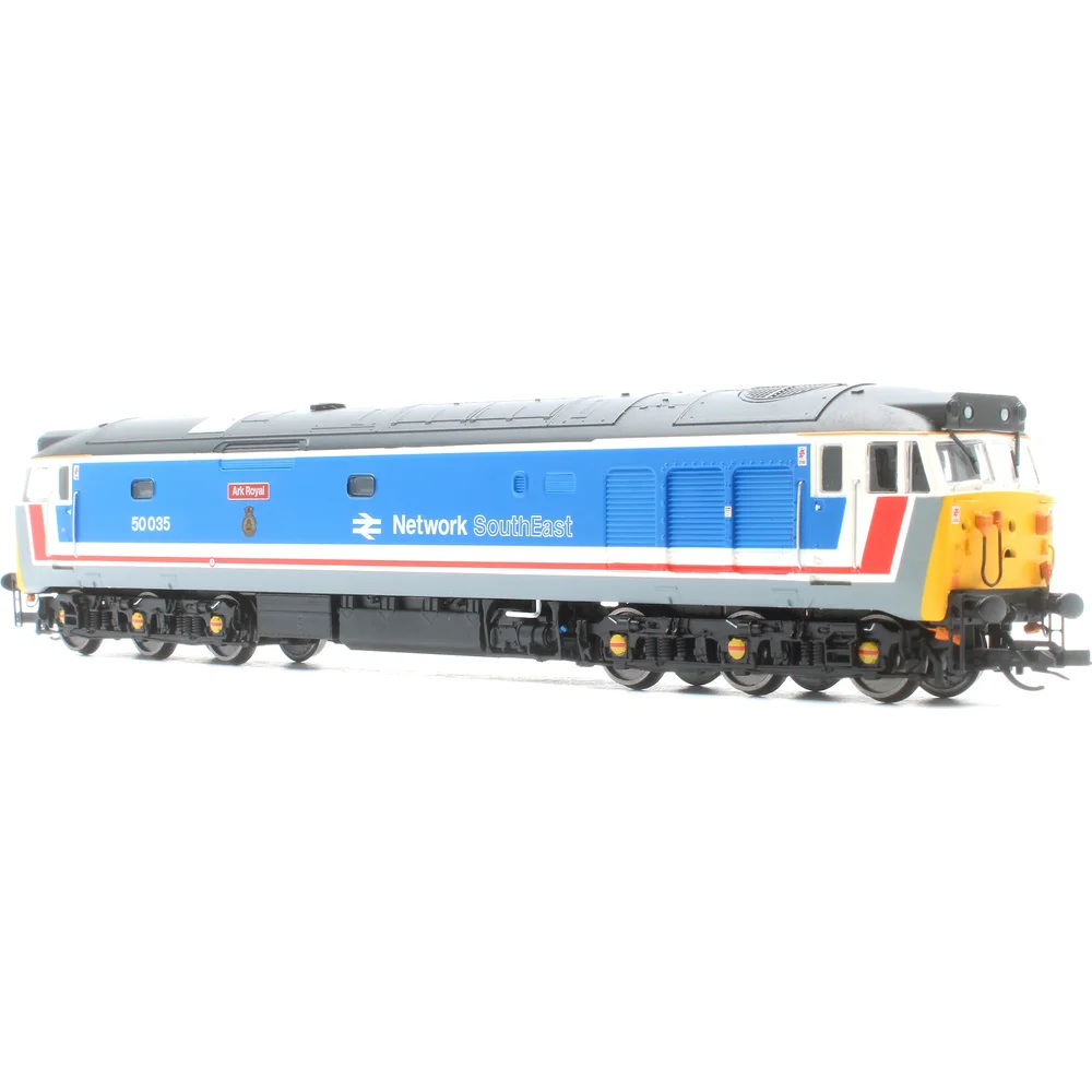 right-front-three-quarter-view by Hornby